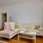 Budapest Family Apartment With Free Parking